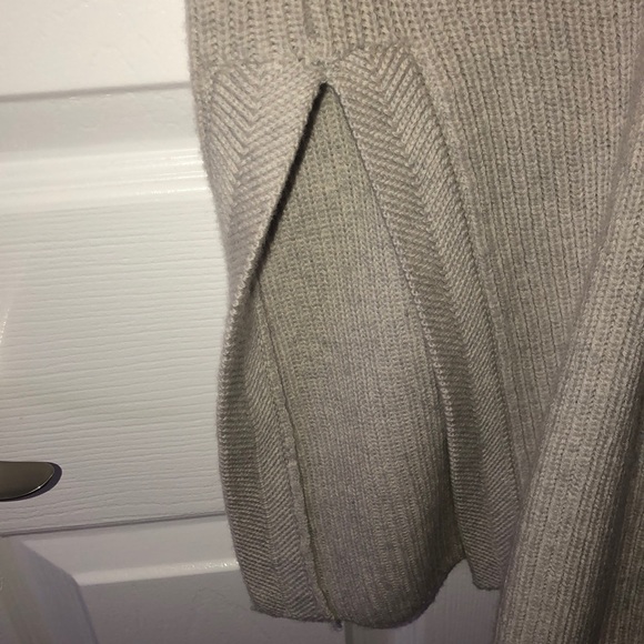 Aritzia sweater with side slit - Picture 3 of 3
